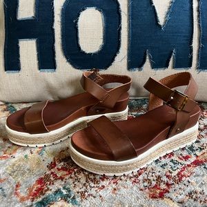 Adorable Soda leather and jute platform sandals